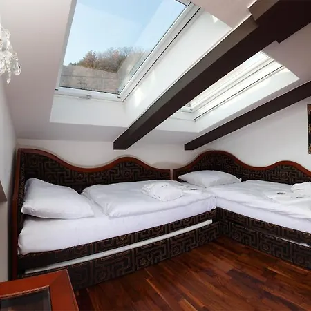Lux Hotel Onyx