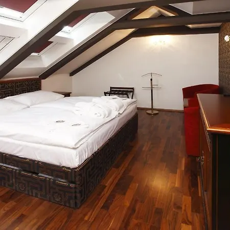 Lux Hotel Onyx Hotel 4*