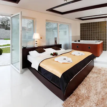 Lux Hotel Onyx 4*